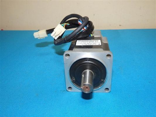 Yaskawa SGML-03BF14 AC SERVO MOTOR 3.7A 300W 3000RPM 100V NEW