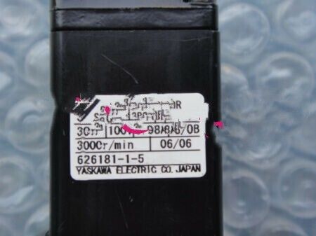 Yaskawa SGMMJ-A3B2B21 AC SERVO MOTOR 0.98A 30W 3000RPM 100V NEW