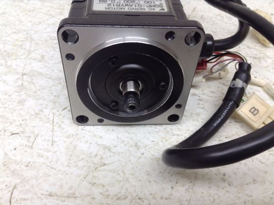 Yaskawa SGMP-01A3FJ12 AC SERVO MOTOR 0.89A 100W 3000RPM 200V NEW