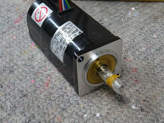 Yaskawa SGMP-01B3J32 AC SERVO MOTOR 2.2A 100W 3000RPM 100V NEW