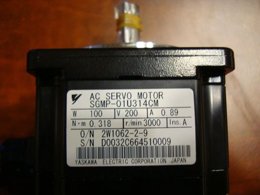 Yaskawa SGMP-01U314CM AC SERVO MOTOR 0.89A 100W 3000RPM 200V NEW