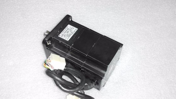 Yaskawa SGMP-02AXSWX AC SERVO MOTOR 2A 200W 3000RPM 200V NEW