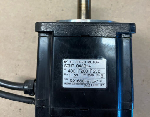 Yaskawa SGMP-04A314 AC SERVO MOTOR 2.6A 400W 3000RPM 200V NEW