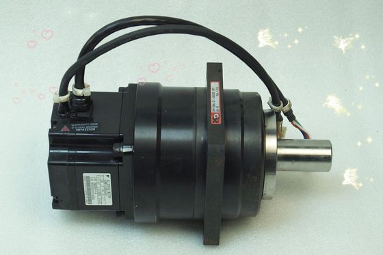 Yaskawa SGMP-04A3G40 AC SERVO MOTOR 2.6A 400W 3000RPM 200V NEW