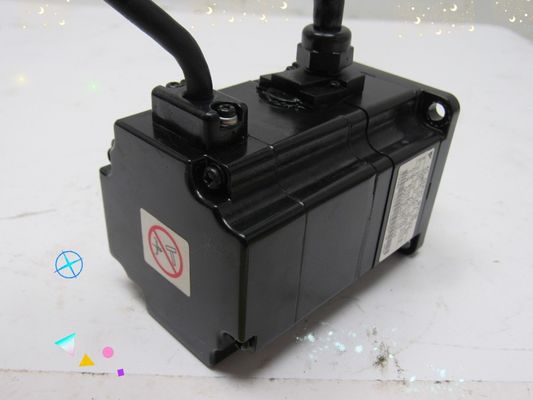 Yaskawa SGMPH-01A1A4CD AC SERVO MOTOR 0.89A 100W 3000RPM 200V NEW