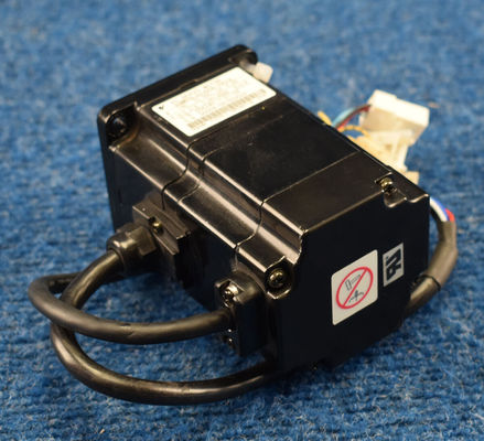 Yaskawa SGMPH-01A4A21 AC SERVO MOTOR 100W 3000RPM 200V 0.89A NEW