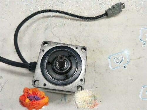 Yaskawa SGMPH-01AAAJ361 AC SERVO MOTOR 100W 3000RPM 200V 0.89A NEW