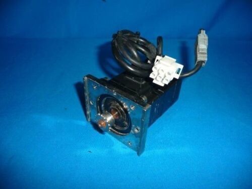 Yaskawa SGMPH-01AAE4C AC SERVO MOTOR 100W 3000RPM 200V 0.89A NEW