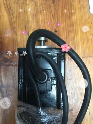 Yaskawa SGMPH-01AAE4C AC SERVO MOTOR 100W 3000RPM 200V 0.89A NEW