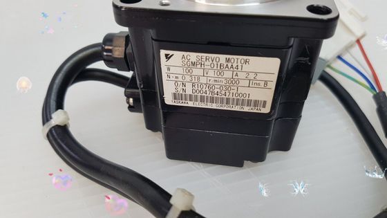 Yaskawa SGMPH-01BAA41 AC SERVO MOTOR 100W 3000RPM 100V 2.2A NEW
