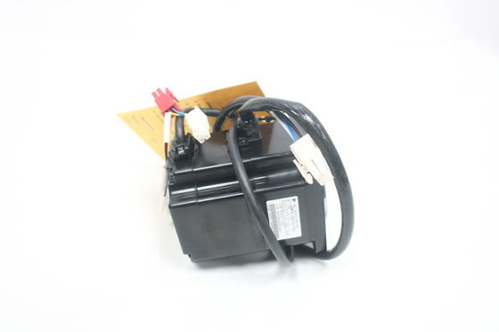 Yaskawa SGMPH-02A1A2B AC SERVO MOTOR 200W 3000RPM 200V 2.2A NEW