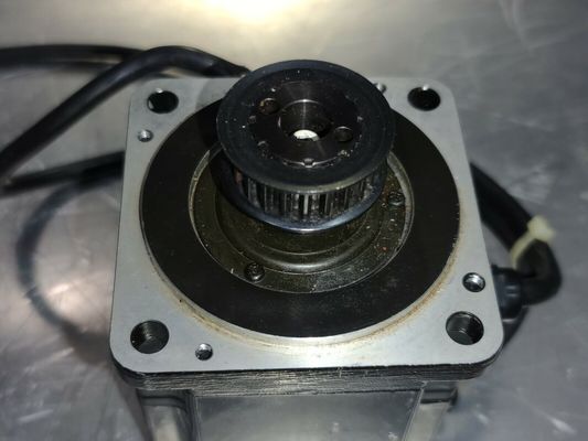 Yaskawa SGMPH-02A1A2C AC SERVO MOTOR 200W 3000RPM 200V 2.2A NEW