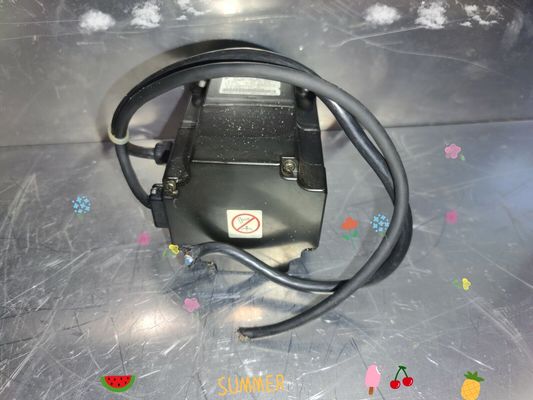 Yaskawa SGMPH-02A1A2C AC SERVO MOTOR 200W 3000RPM 200V 2.2A NEW