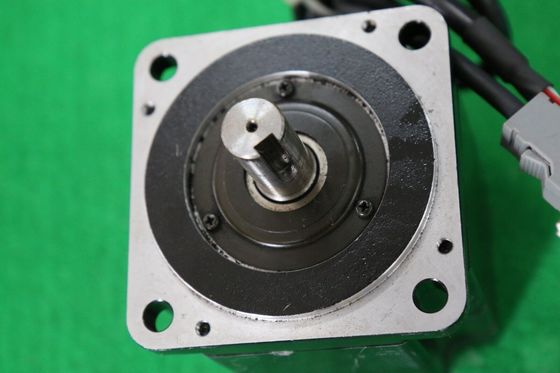 Yaskawa SGMPH-02AAA2B AC SERVO MOTOR 200W 3000RPM 200V 2A NEW