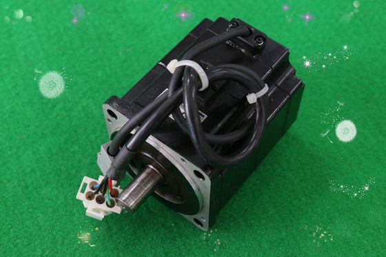 Yaskawa SGMPH-02AAA2B AC SERVO MOTOR 200W 3000RPM 200V 2A NEW