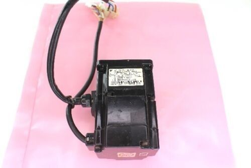 Yaskawa SGMPH-04A2A-YR12 AC SERVO MOTOR 400W 3000RPM 200V 2.6A NEW