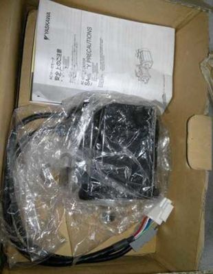 Yaskawa SGMPH-04ABA-SW11 AC SERVO MOTOR 400W 3000RPM 200V 2.6A NEW
