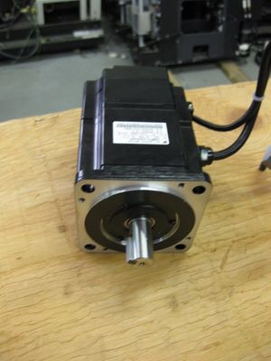 Yaskawa SGMPH-08A1A-YR13 AC SERVO MOTOR 750W 3000RPM 200V 4.1A NEW