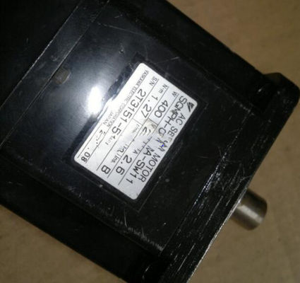 Yaskawa SGMPH-04ABA-SW11 AC SERVO MOTOR 400W 3000RPM 200V 2.6A NEW
