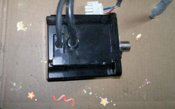Yaskawa SGMPH-04ABA-SW11 AC SERVO MOTOR 400W 3000RPM 200V 2.6A NEW