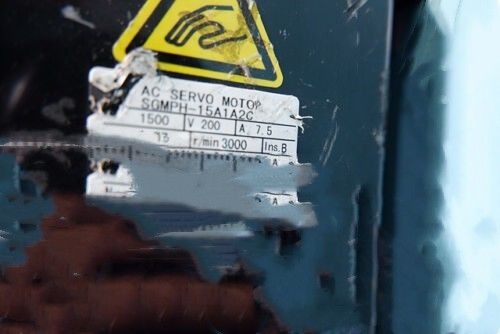 Yaskawa SGMPH-15A1A2C AC SERVO MOTOR 1.5KW 3000RPM 200V 7.5A NEW