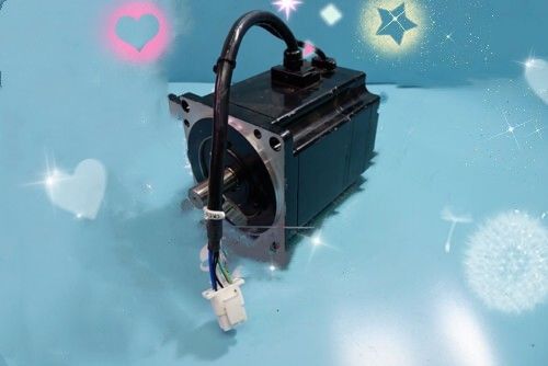 Yaskawa SGMPH-15A1A2C AC SERVO MOTOR 1.5KW 3000RPM 200V 7.5A NEW