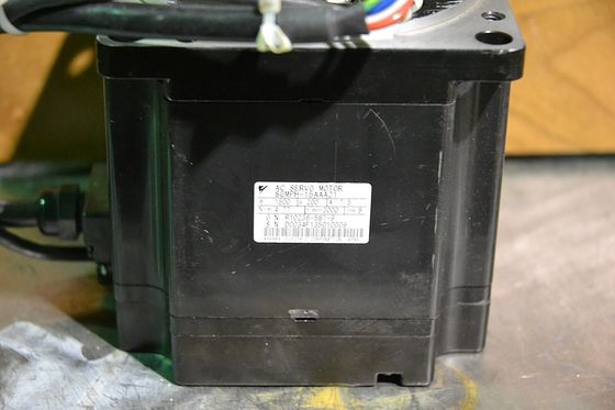 Yaskawa SGMPH-15AAA21 AC SERVO MOTOR 1.5KW 3000RPM 200V 7.5A NEW