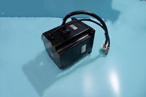 Yaskawa SGMPH-15AAA4B AC SERVO MOTOR 1.5KW 3000RPM 200V 7.5A NEW