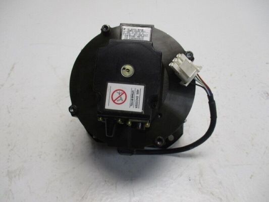 Yaskawa SGMRS-06A2B-YR11 AC SERVO MOTOR 550W 2000RPM 200V 4A NEW