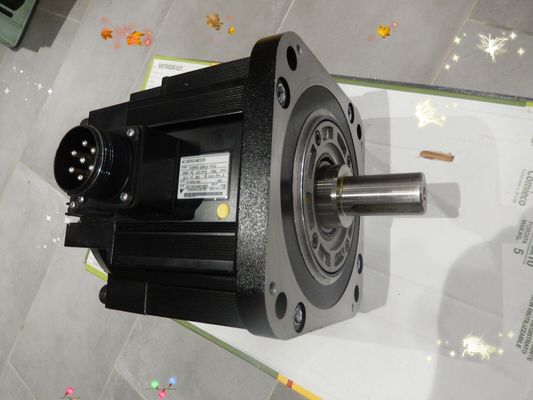 Yaskawa SGMRS-20A2A-YR21 AC SERVO MOTOR 2KW 1500RPM 200V 22.3A NEW