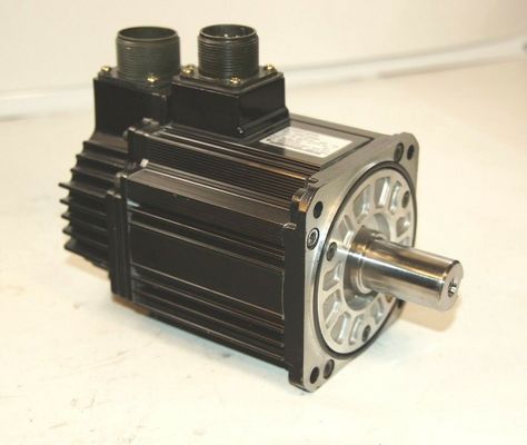 Yaskawa SGMS-10A6A AC SERVO MOTOR 1KW 3000RPM 200V 5.7A NEW