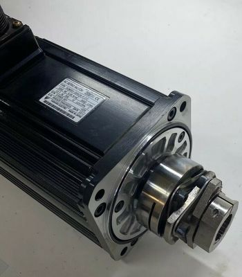 Yaskawa SGMSH-70ACA-FJ11 AC SERVO MOTOR 3KW 3000RPM 200V 18.8A NEW