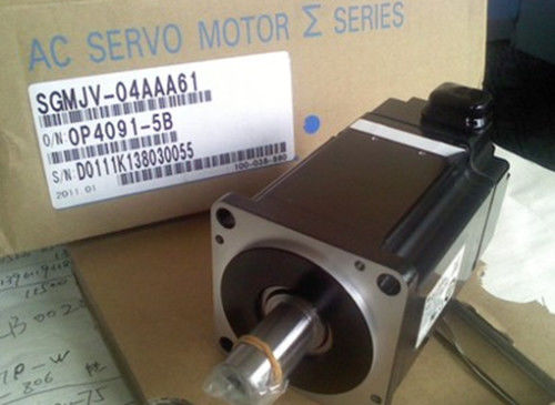 Yaskawa SGMJV-04AAA41 AC SERVO MOTOR 400W 3000RPM 200V 2.7A NEW