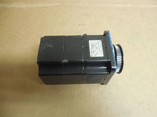 Yaskawa SGMP-02AWYR11 AC Servo Motor 200W 3000RPM 200V 2A