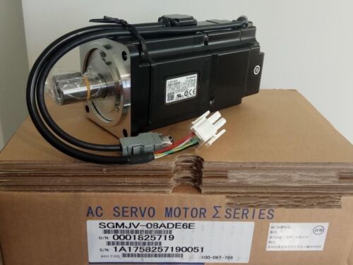 Yaskawa SGMJV-08ADC6E AC  Servo Motor 100W 3000RPM 200V 0.84A NEW