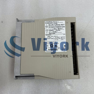 Yaskawa SGDV-180A11A Industrial Servo Drives 200-230V 9.7AMP 2000W NEW