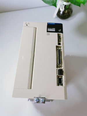 Yaskawa SGD7S-200A00A002 SERVO DRIVE 380-480VAC NEW